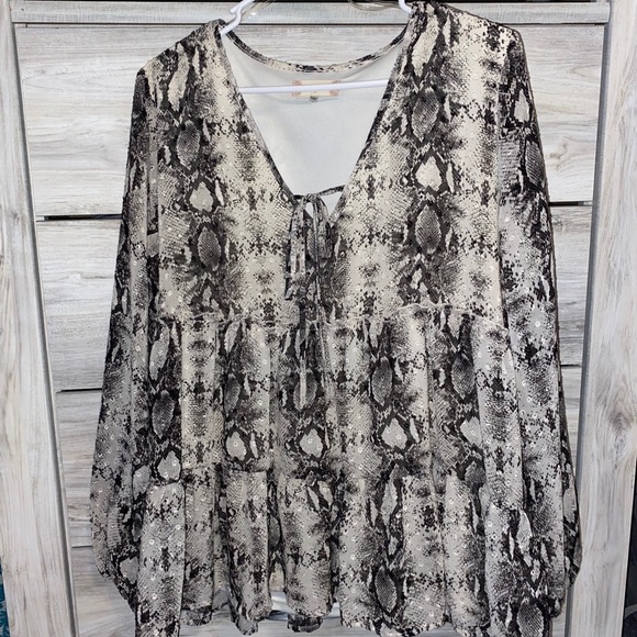 Snake skin patterned blouse - Picture 1 of 2